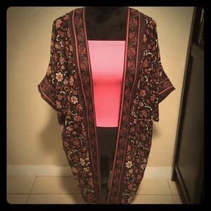 CLEARANCE! 🤩 Live 4 Truth Floral Cover 💐💕